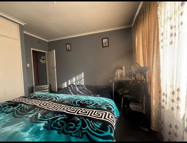 2 BEDROOM FLAT FOR SALE IN VEREENIGING CENTRAL